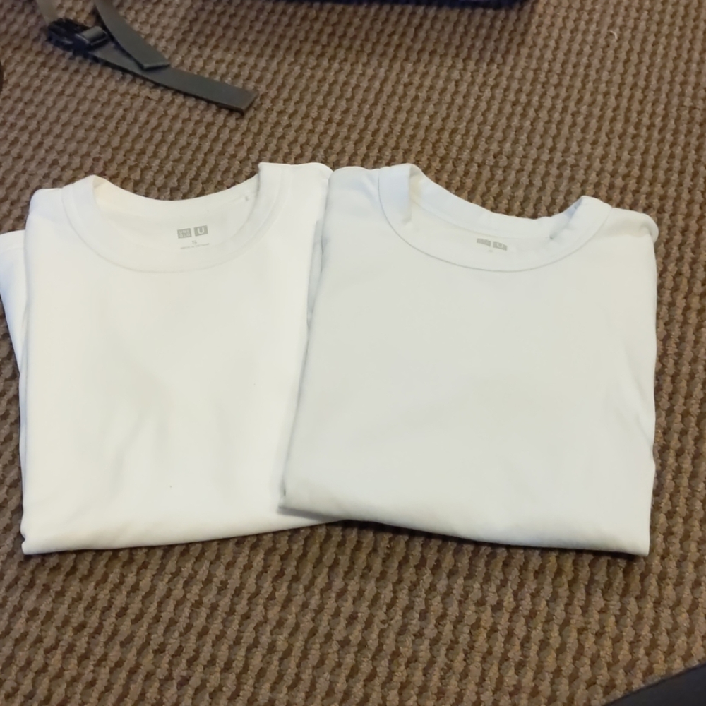 2 small Uniqlo white tee shirts